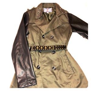 Faux leather sleeved olive 3/4 trench coat 🧥